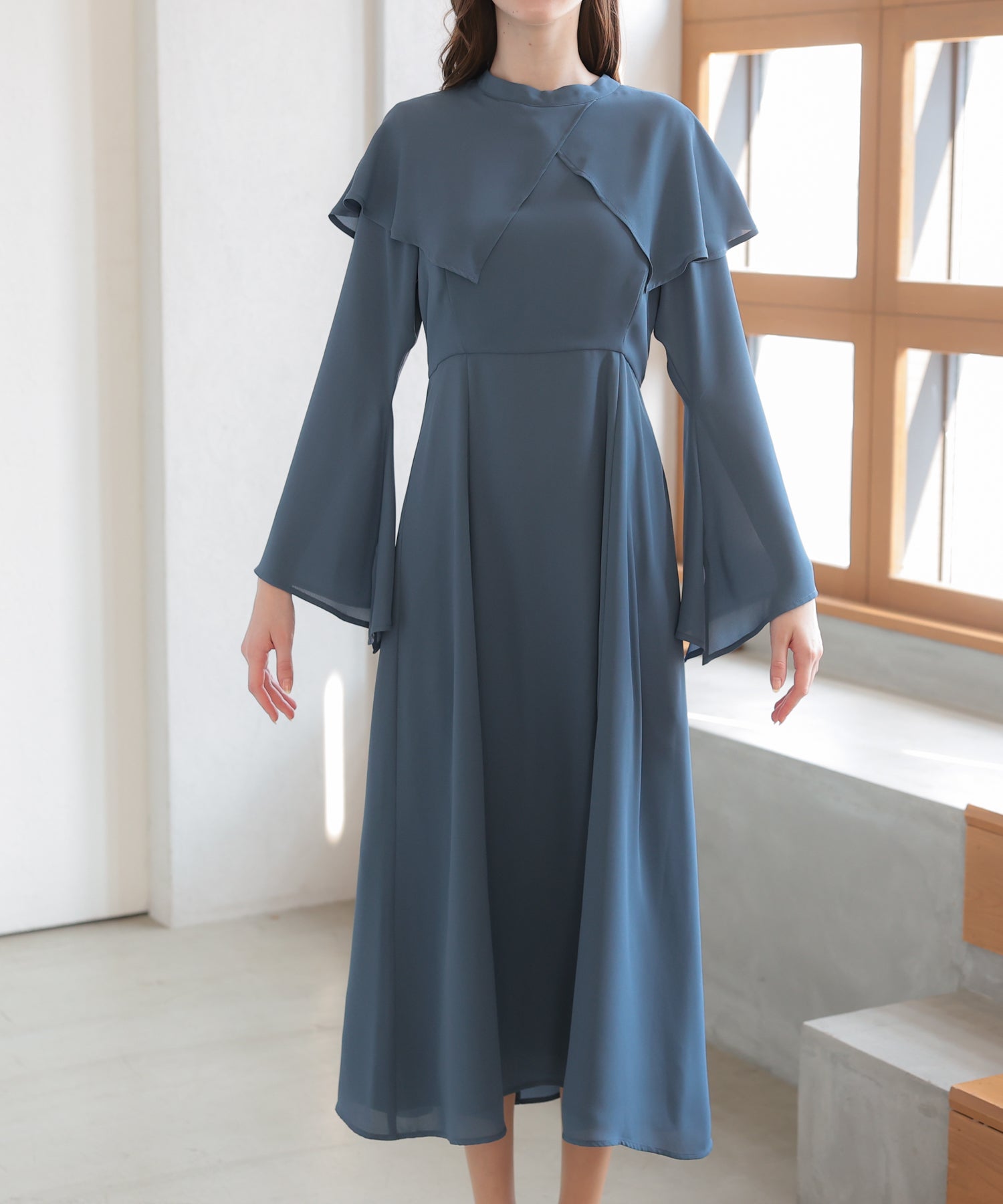【SALE】ケープ襟ワンピースドレス/22323222