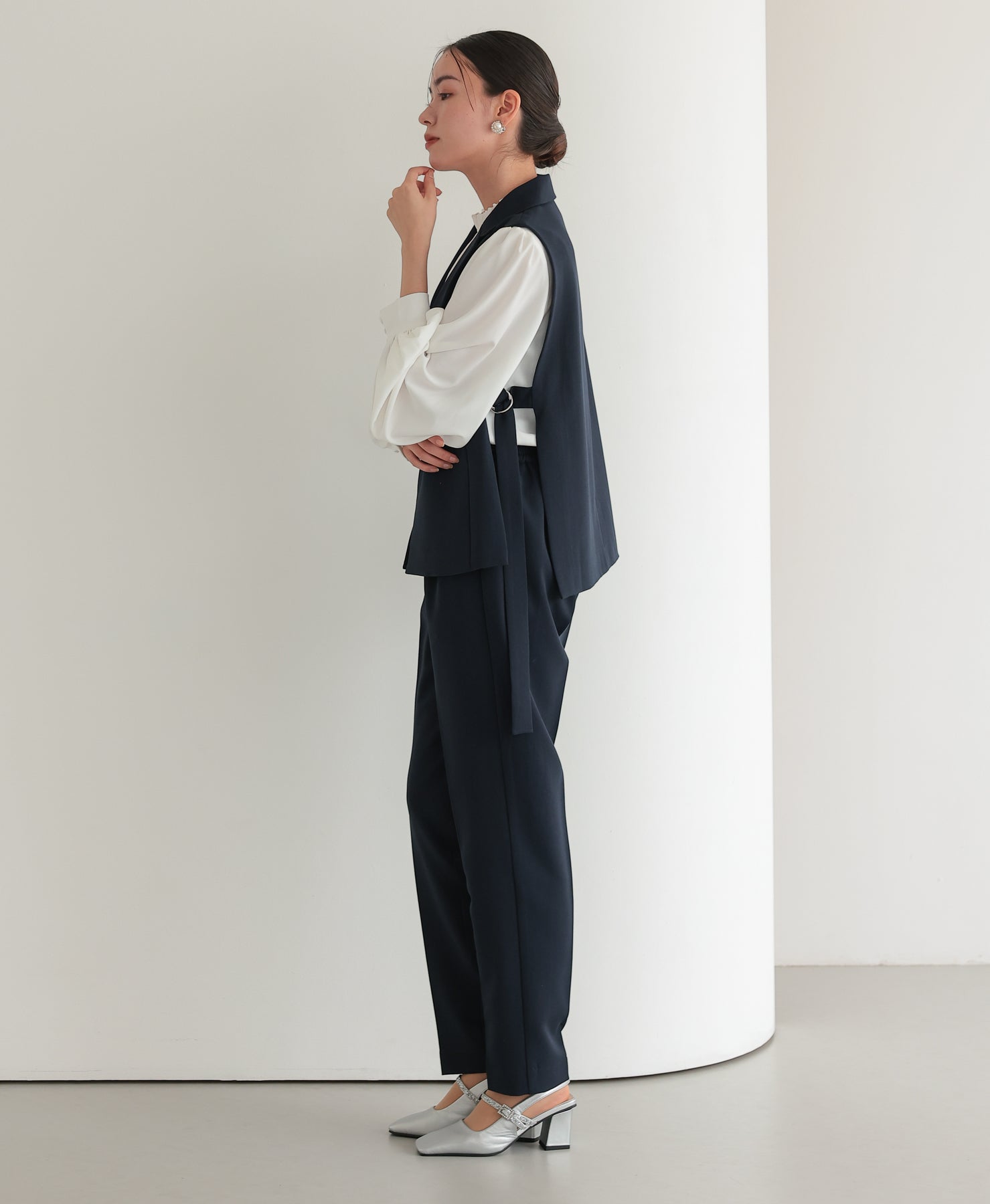 結婚式・お呼ばれドレス｜サイドベルトジレセットアップスーツ