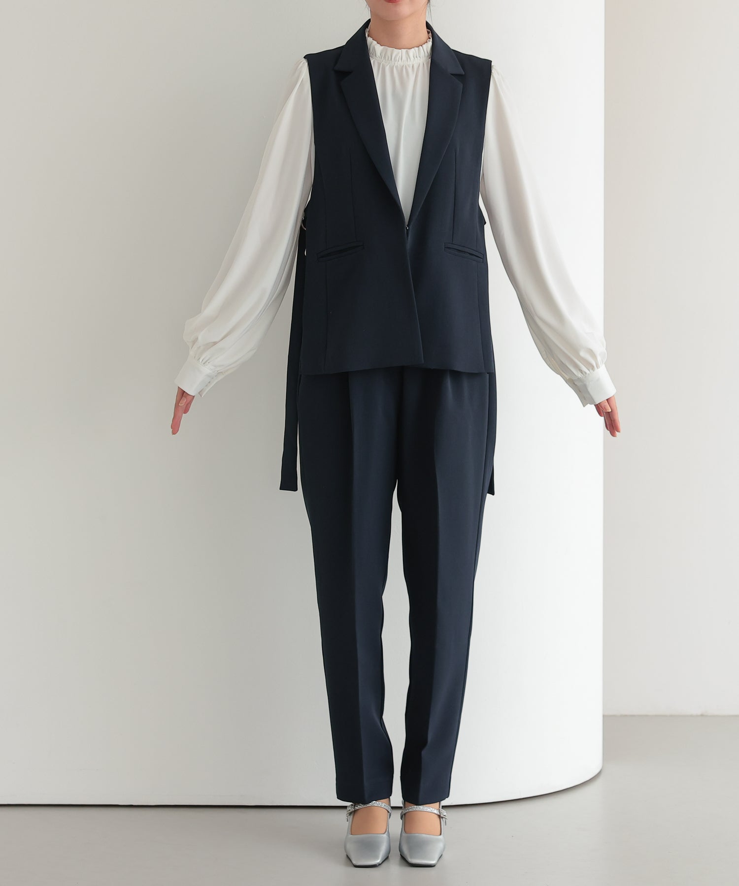 結婚式・お呼ばれドレス｜サイドベルトジレセットアップスーツ