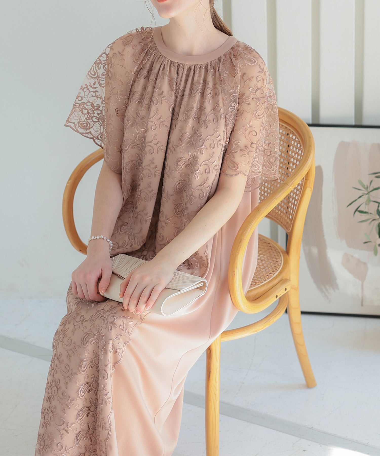 【新品未使用】haremode 花柄刺繍　オケージョンドレス　パーティードレス haremode ドレス 花柄刺繍ミディ丈 パーティードレス