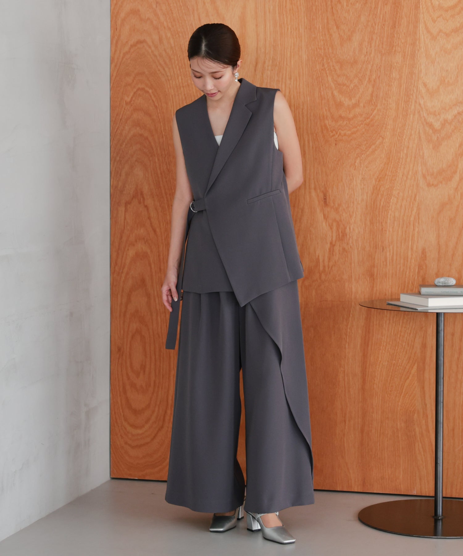 結婚式・お呼ばれドレス｜アシンメトリータックテーラードセットアップ